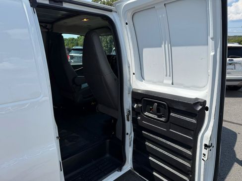 Used 2021 Chevrolet Express 3500 Extended w/ Driver Convenience Package RWD image 17