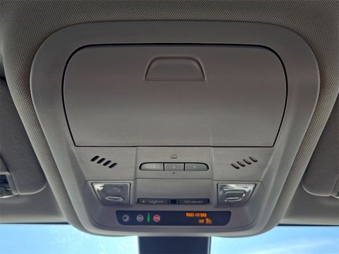 Used 2020 Chevrolet Equinox LT image 36