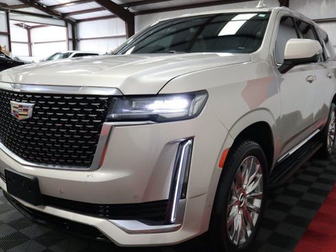 Used 2021 Cadillac Escalade Premium Luxury w/ LPO, Illumination Package AWD/4WD image 21