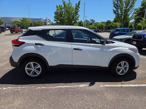 Used 2020 Nissan Kicks S FWD image 2