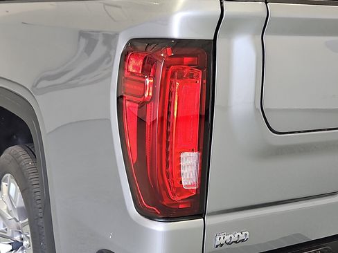 Used 2025 GMC Sierra 1500 Denali w/ Denali Reserve Package AWD/4WD image 8