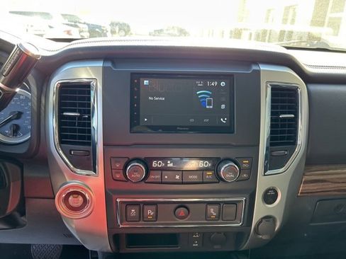 Used 2017 Nissan Titan SL image 18