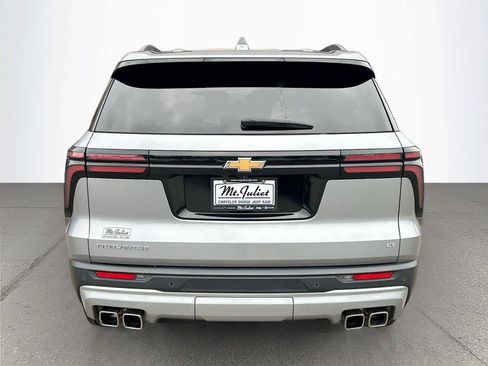 Used 2024 Chevrolet Traverse LT FWD image 5