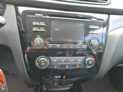 Used 2016 Nissan Rogue S AWD/4WD image 22