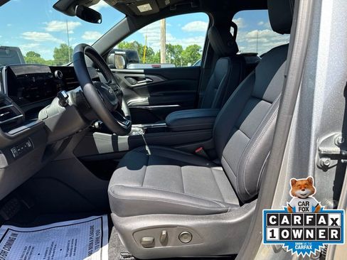 Used 2026 Chevrolet Traverse LT AWD/4WD image 7