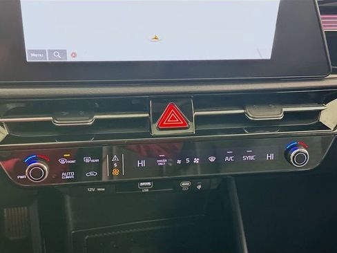 Used 2023 Kia Niro SX image 18