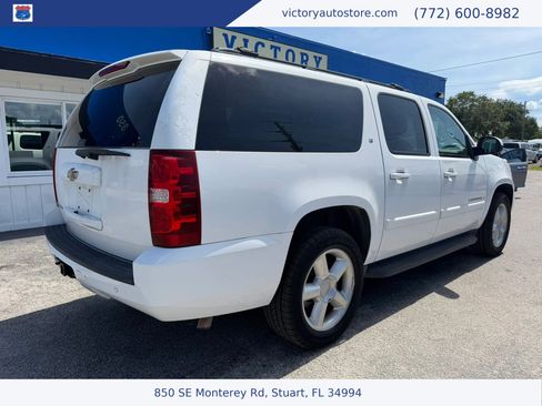 Used 2007 Chevrolet Suburban LT w/ LT Preferred Equipment Group RWD image 3
