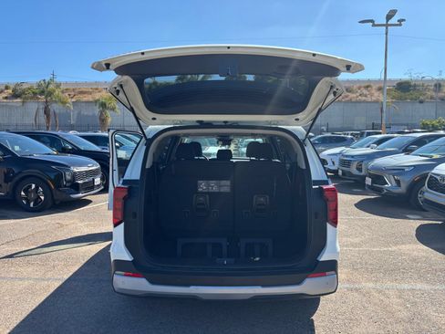 Used 2026 Kia Carnival FWD image 34