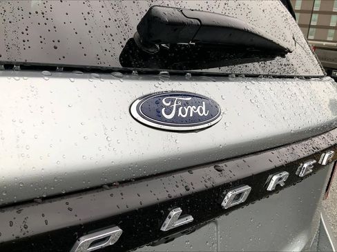 Used 2025 Ford Explorer Active w/ Active Comfort Package RWD image 30