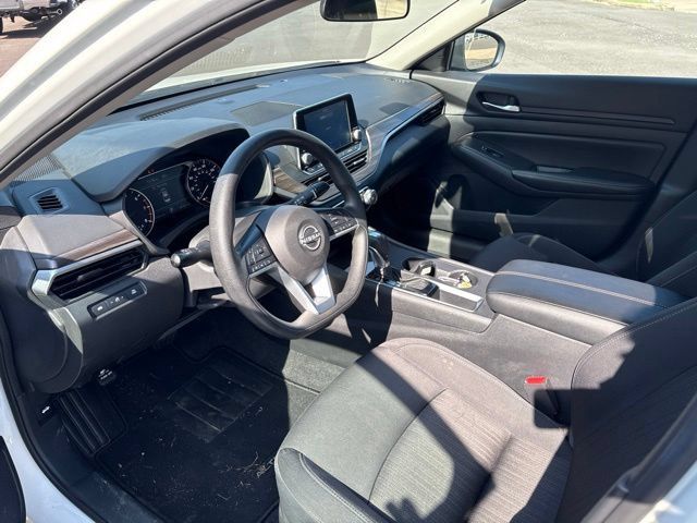 Used 2025 Nissan Altima 2.5 SV FWD image 8