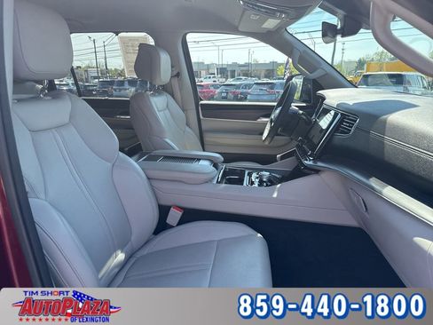 Used 2023 Jeep Wagoneer Series III w/ Convenience Group I AWD/4WD image 29