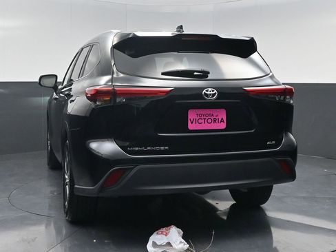 Used 2023 Toyota Highlander XLE image 14