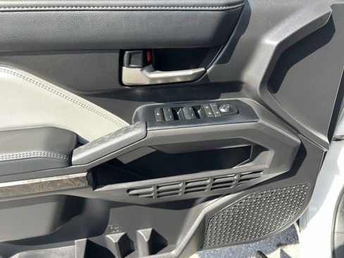 Used 2025 Toyota Tacoma Limited image 15