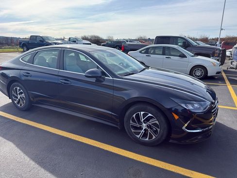 Used 2022 Hyundai Sonata Blue image 2