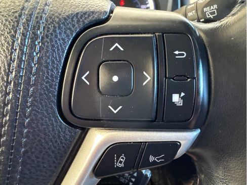 Used 2018 Toyota Highlander XLE image 20