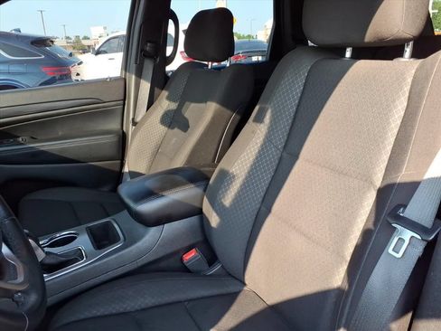 Used 2021 Jeep Grand Cherokee Laredo AWD/4WD image 11