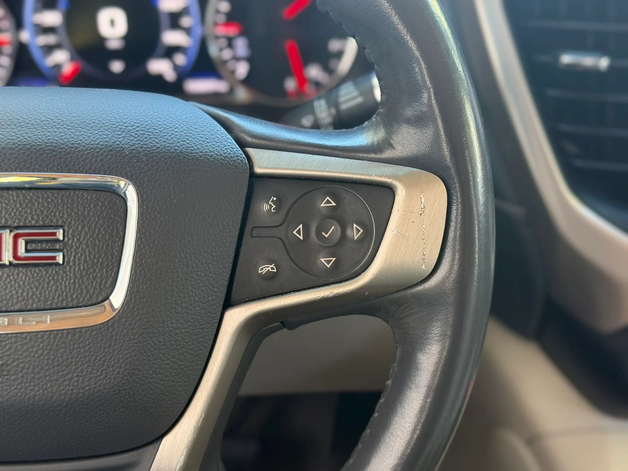Used 2020 GMC Acadia Denali FWD image 19