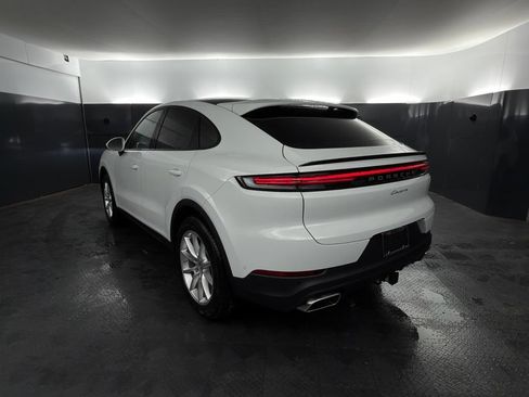 Certified 2026 Porsche Cayenne Coupe AWD/4WD image 3