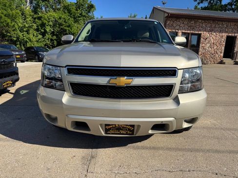 Used 2013 Chevrolet Suburban LS RWD image 2
