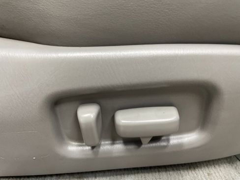 Used 2003 Toyota Land Cruiser image 39