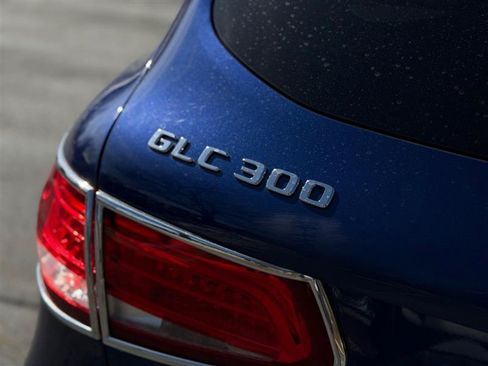 Used 2018 Mercedes-Benz GLC 300 4MATIC image 14