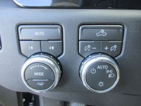 New 2026 GMC Sierra 1500 SLE image 16