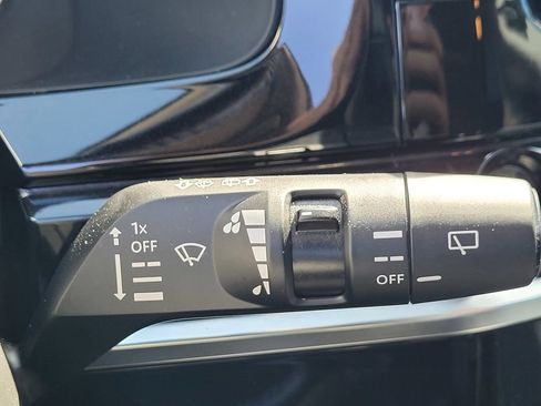 Used 2025 Nissan Pathfinder SL w/ SL Premium Package FWD image 39