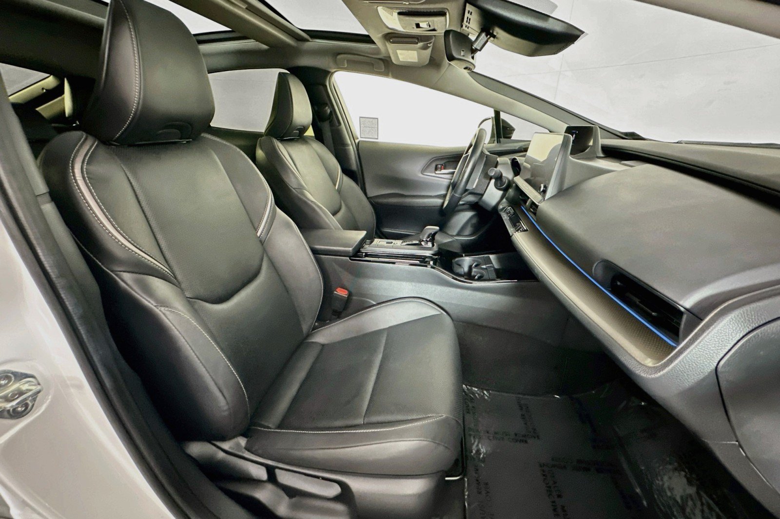 Used 2024 Toyota Prius XLE FWD image 8