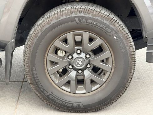 Used 2021 Toyota Tacoma SR5 RWD image 8