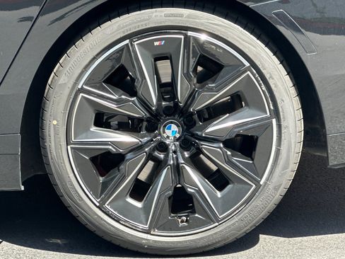 Used 2025 BMW 740i w/ Premium Package RWD image 36