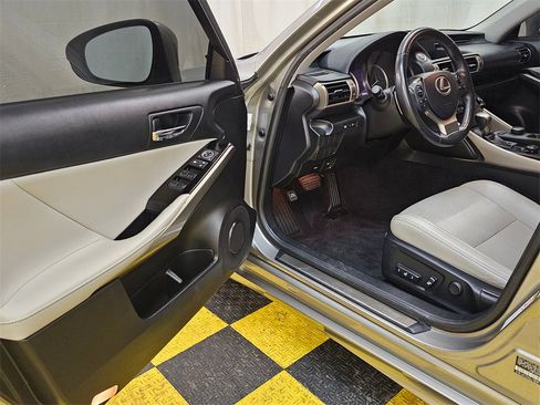 Used 2014 Lexus IS 250 image 19