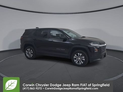Used 2026 Chevrolet Equinox LT AWD/4WD image 2
