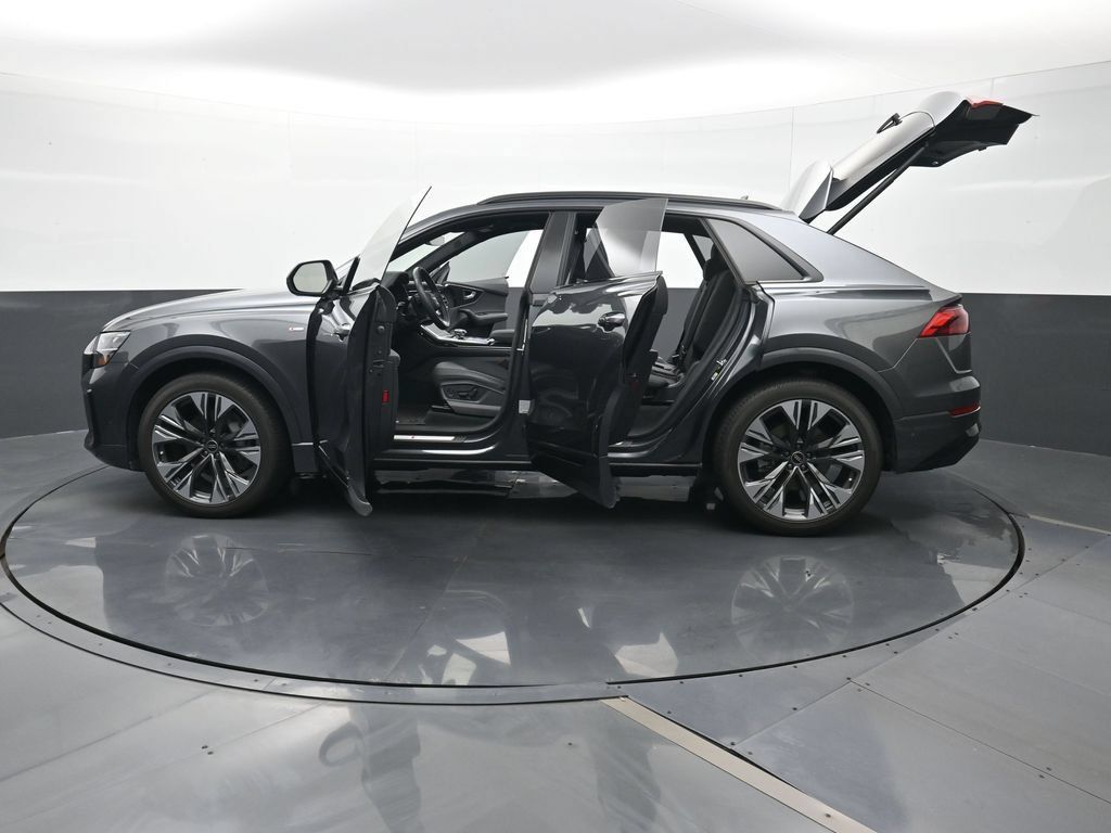 Used 2025 Audi Q8 Premium Plus AWD/4WD image 29