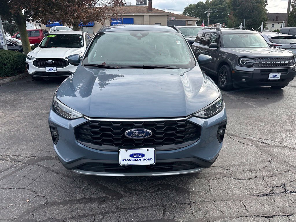 Used 2025 Ford Escape ST-Line Select AWD/4WD image 2