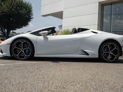 Used 2020 Lamborghini Huracan EVO image 10