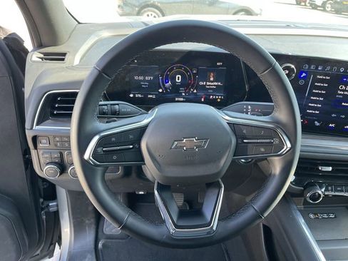 Used 2025 Chevrolet Suburban Z71 AWD/4WD image 14