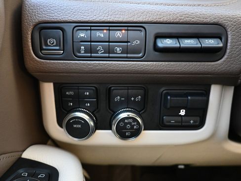 Used 2022 GMC Yukon XL Denali w/ Max Trailering Package image 16