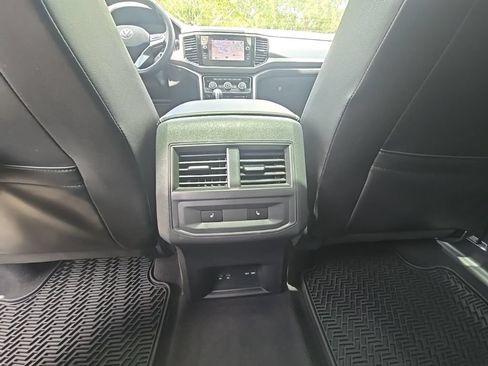 Used 2021 Volkswagen Atlas Cross Sport SEL Premium R-Line AWD/4WD image 34