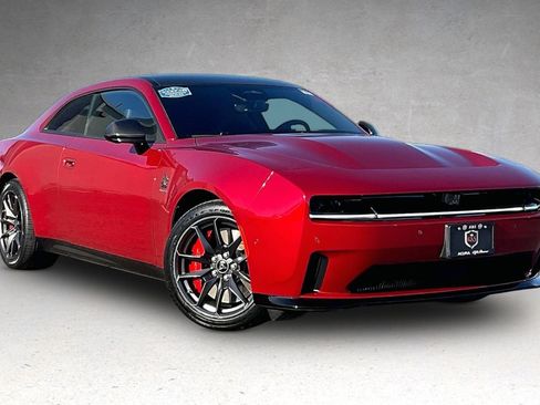 Used 2024 Dodge Charger Daytona Scat Pack w/ Plus Group AWD/4WD image 2