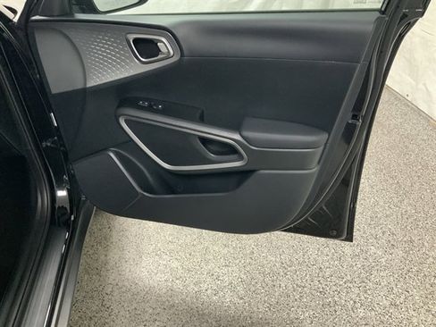 Used 2025 Kia Soul LX FWD image 20