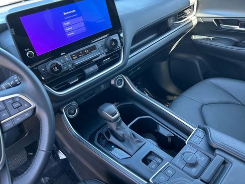 Used 2025 Toyota Grand Highlander AWD image 18