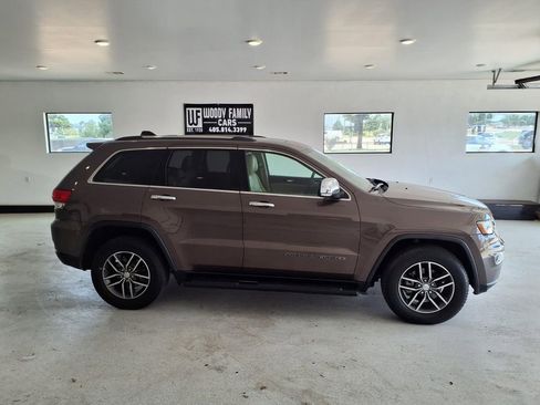 Used 2017 Jeep Grand Cherokee Limited w/ Trailer Tow Group IV AWD/4WD image 21