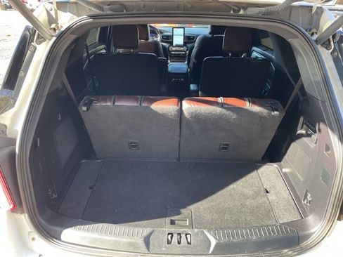 Used 2022 Ford Explorer Platinum w/ Equipment Group 601A image 32