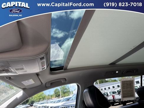 Used 2024 Volkswagen Tiguan SE FWD image 22