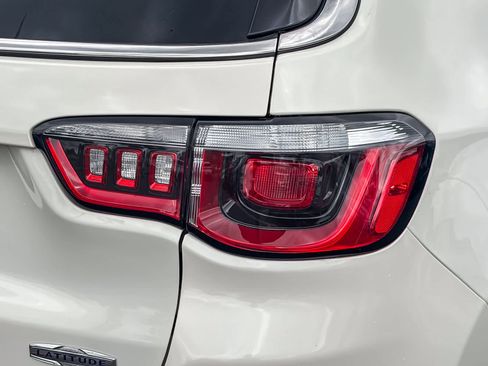 Used 2018 Jeep Compass Latitude AWD/4WD image 8