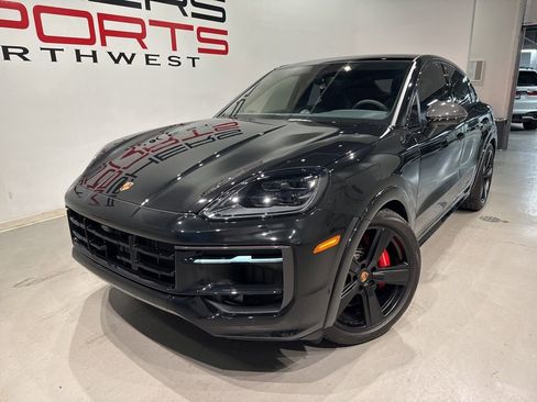 Used 2025 Porsche Cayenne GTS image 2