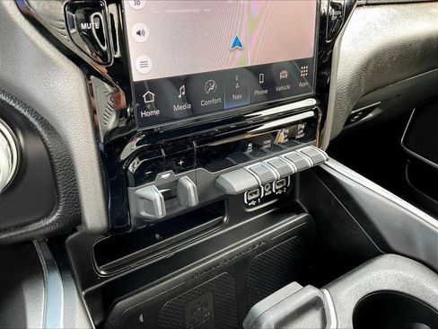 Used 2023 RAM 1500 Laramie AWD/4WD image 19