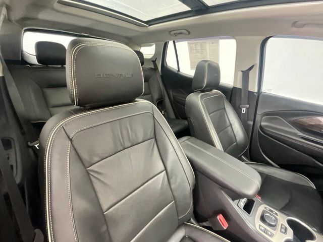 Used 2020 GMC Terrain Denali w/ Denali Premium Package FWD image 14