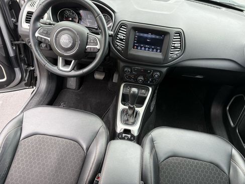 Used 2018 Jeep Compass Latitude w/ Popular Equipment Group FWD image 14