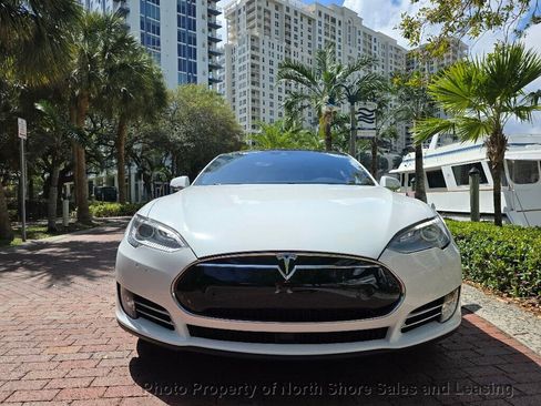 Used 2015 Tesla Model S 70 image 8